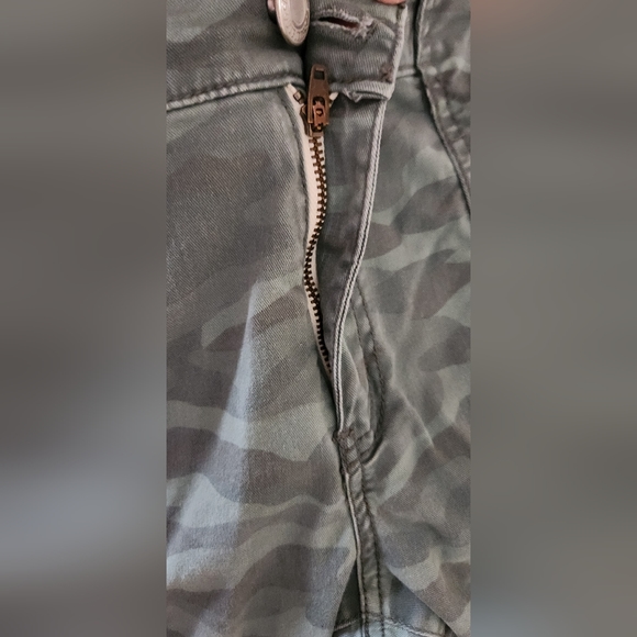 American Eagle Jeans Women's 12 Camouflage Mid-Rise Skinny Stretch Pants 34x28 - Picture 10 of 11